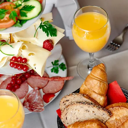 宾馆 Landgasthaus Zum Engel 诺伊莱宁恩